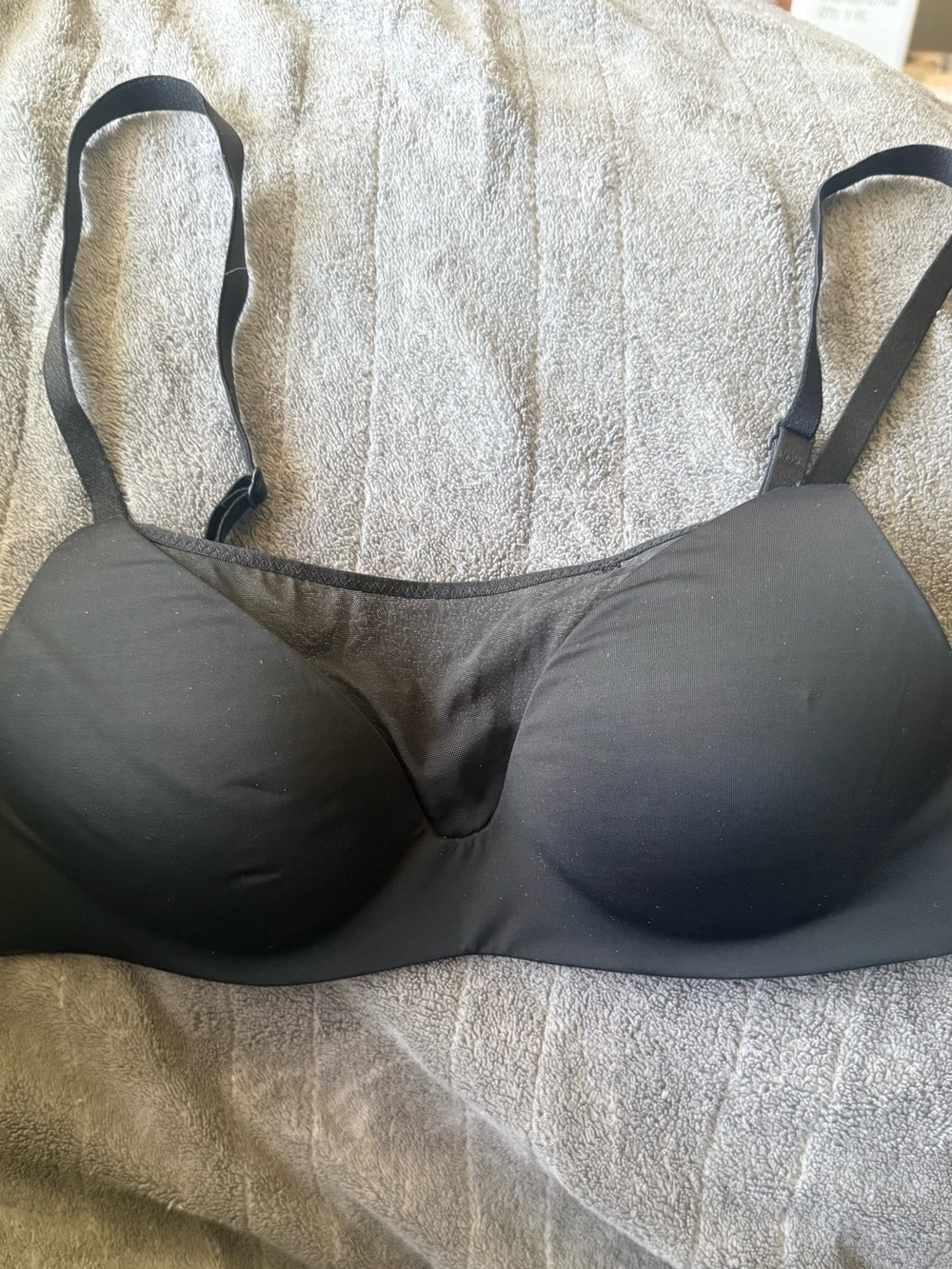 Victoria's Secret Black Seamless Molded Bra Mesh Accents